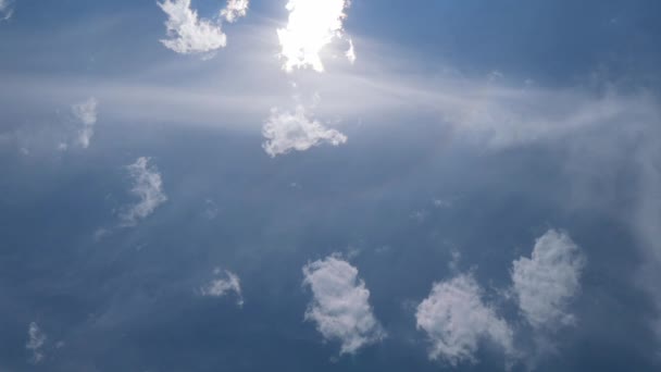 Глубокое Голубое Небо Облаками Фотографии Путешествий — стоковое видео