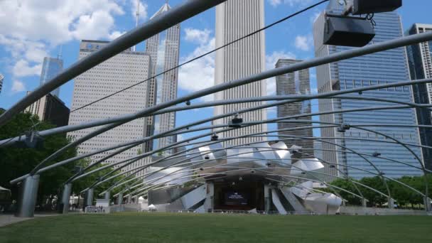 Павільйон Джей Прітцкер у парку Чикаго Міленіум - Чікаго, UNITED STATES - 11 червня 2019 — стокове відео