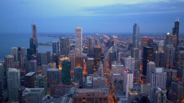 Εναέρια Θέα Στο Σικάγο Από Νυχτερινή Φωτογράφιση — Αρχείο Βίντεο