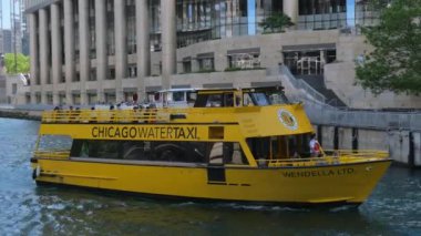 Chicago Nehri üzerindeki Water Taxi - Chicago, ABD - 11 Haziran 2019