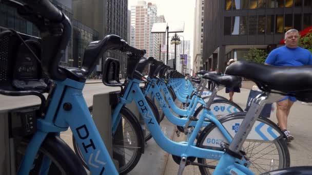 Аренда Велосипедов Улицах Чикаго Chicago Сша Июня 2019 — стоковое видео