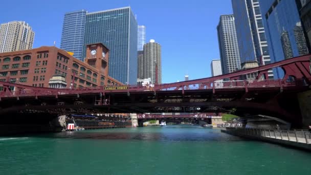 阳光灿烂的芝加哥河 美国芝加哥 2019年6月11日 — 图库视频影像