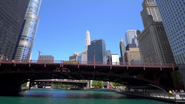 시카고 가로지르는 스테이트 스트리트 브리지 Chicago Usa June 2019 — 비디오