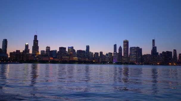 Prachtige Skyline Van Chicago Avond Reisfotografie — Stockvideo