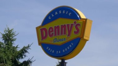 Dennys American Diner restaurant - Louisville, Kentucky - 14 Haziran 2019