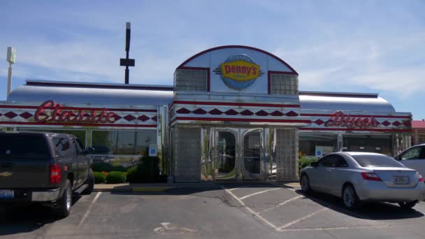 Dennys American Diner Restaurant Louisville Kentucky June 2019 — Stock Video