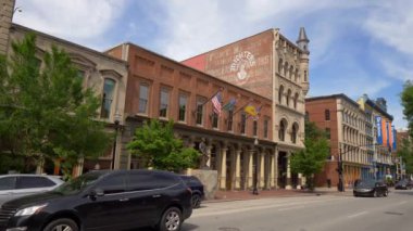 Louisville Main Street güzel binalar - Louisville, Kentucky - 14 Haziran 2019