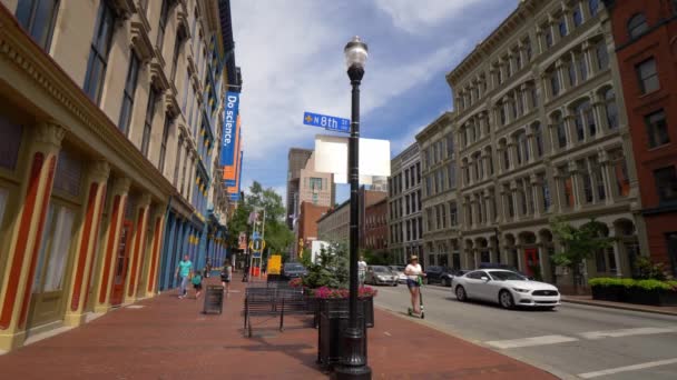 Typische Straßenansicht Der Hauptstrasse Louisville Louisville Kentucky Juni 2019 — Stockvideo
