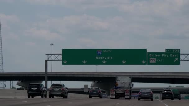 高速公路上到纳什维尔的方向标志 田纳西州纳什维尔 2019年6月16日 — 图库视频影像