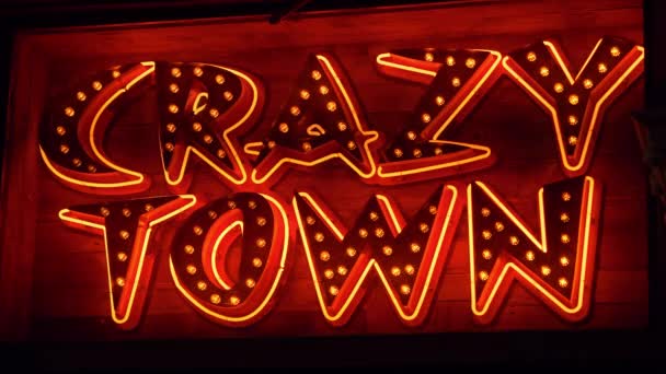 Crazy Town Neon Sign Nashville Broadway Fotografia Podróżnicza — Wideo stockowe