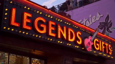 Legends Gifts shop on Nashville Broadway - Nashville, Tennessee - 16 Haziran 2019