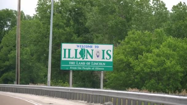 Welkom Bij Illinois Verkeersbord Snelweg Chicago Illinois Juni 2019 — Stockvideo