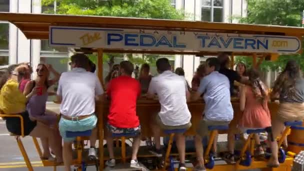 Пивной Велосипед Улицах Нэшвилла Nashville Tennessee Июня 2019 — стоковое видео