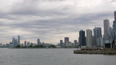 Chicago silueti üzerinde Navy Pier görünümü - seyahat fotoğrafçılığı