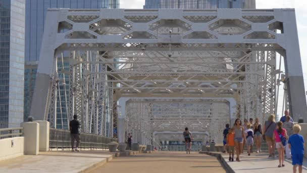 John Seigenthaler Pedestrian Bridge Nashville Nashville Tennessee Juni 2019 — Stockvideo