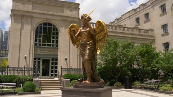 Standbeeld Van Gouden Engel Het Schermerhorn Symphony Center Nashville Tennessee — Stockvideo