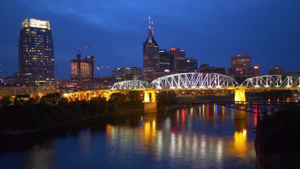 Stad Van Nashville Voetgangersbrug Door Nacht Nashville Tennessee Juni 2019 — Stockvideo