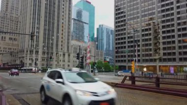 Chicago Magnificent Mile yüksek katlı binaları ile - Chicago, Illinois - 12 Haziran 2019
