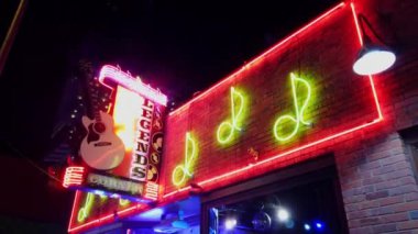 Gece Nashville Broadway üzerinde yürüyüş - Nashville, Tennessee - 16 Haziran 2019