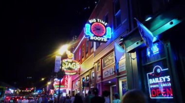 Renkli Nashville Broadway gece - büyük bir parti bölgesi - Nashville, Tennessee - 16 Haziran 2019