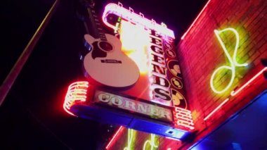 Gece Nashville Broadway üzerinde yürüyüş - Nashville, Tennessee - 16 Haziran 2019