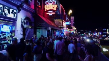 Renkli Nashville Broadway gece - büyük bir parti bölgesi - Nashville, Tennessee - 16 Haziran 2019
