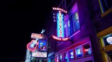 Gece Nashville Broadway üzerinde yürüyüş - Nashville, Tennessee - 16 Haziran 2019