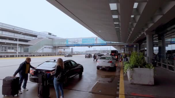 シカゴOヘア空港旅客ドロップオフ シカゴ イリノイ州 6月20 2019 — ストック動画