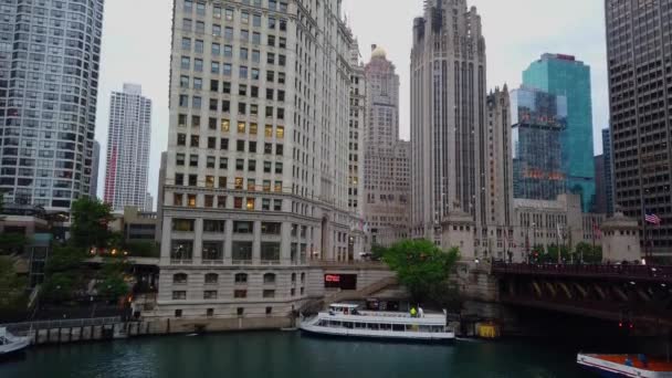 芝加哥市中心的高层建筑 芝加哥 伊利诺伊州 2019年6月12日 — 图库视频影像