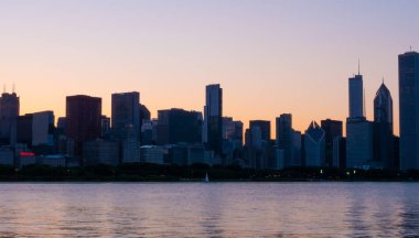 Akşam Chicago siluetinin silueti - Chicago, Illinois - 12 Haziran 2019