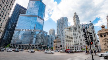 Chicago River'daki ikonik binalar - Chicago, Illinois - 12 Haziran 2019