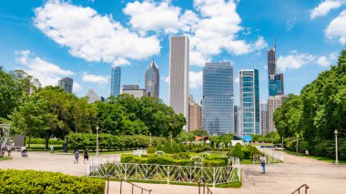 Güneşli bir günde Chicago'nun yüksek katlı binaları - Chicago, Illinois - 12 Haziran 2019