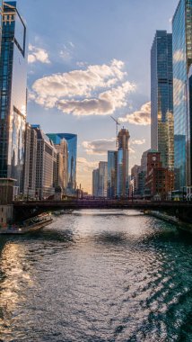 Chicago Nehri akşam - muhteşem görünümü - Chicago, Illinois - 12 Haziran 2019