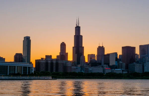 Akşam Chicago siluetinin silueti - Chicago, Illinois - 12 Haziran 2019