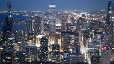Gece Chicago Gökdelenler - havadan görünümü - seyahat fotoğrafçılığı