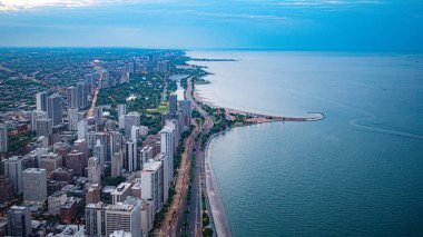 Chicago göl kıyısı ve plajları üzerinde havadan görünüm - Chicago, Illinois - 12 Haziran 2019