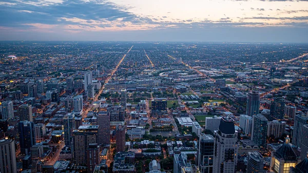 夕方のシカゴ市街の航空写真 シカゴ イリノイ州 2019年6月12日 — ストック写真