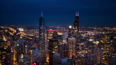 Gece Chicago - gökdelenler üzerinde inanılmaz havadan görünümü - Chicago, Illinois - 12 Haziran 2019