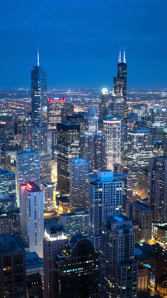夜のシカゴの超高層ビル 航空写真 シカゴ イリノイ州 2019年6月12日 — ストック写真
