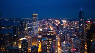 Gece Chicago - gökdelenler üzerinde inanılmaz havadan görünümü - Chicago, Illinois - 12 Haziran 2019
