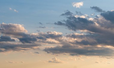 Bulutlu gökyüzü - gökyüzü değiştirme için mükemmel