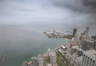 Bulutlu bir günde Chicago üzerinde havadan görünümü