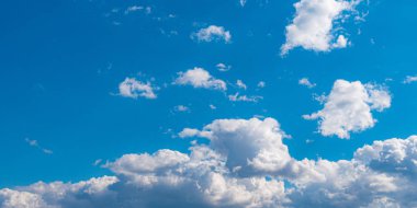 Bulutlu gökyüzü - gökyüzü değiştirme için mükemmel