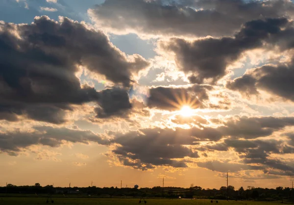 Céu do pôr-do-sol - perfeito para substituição do céu — Fotografia de Stock