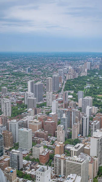 Luftaufnahme über Chicago an einem bewölkten Tag — Stockfoto