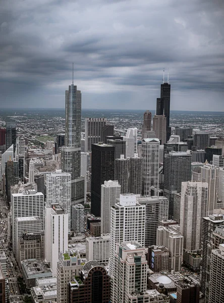 Letecký pohled nad Chicagem v oblačné den — Stock fotografie