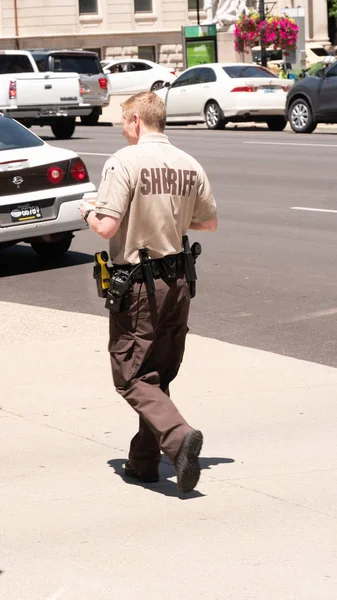 Шериф на улицах Луисвилла - Луисвиль. США - 14 июня 2019 г. — стоковое фото