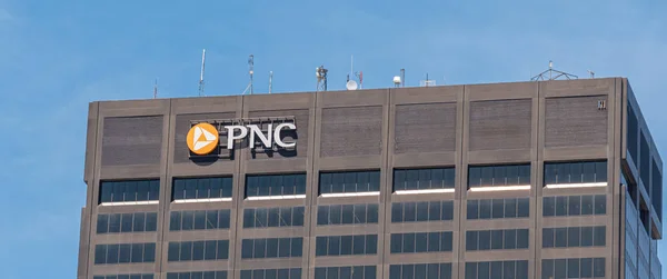 Prédio PNC em Louisville - LOUISVILLE. EUA - JUNHO 14, 2019 — Fotografia de Stock