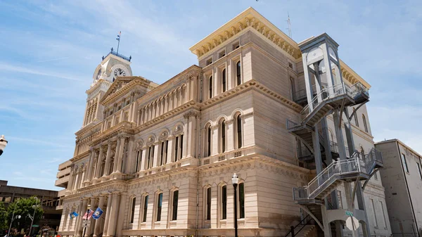 Ayuntamiento de Louisville - LOUISVILLE. Estados Unidos - 14 de junio de 2019 — Foto de Stock