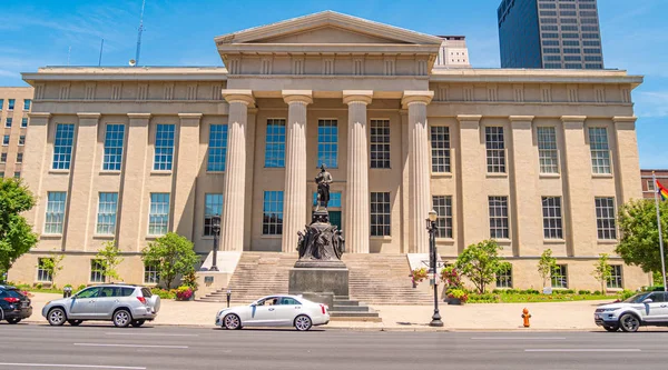 Louisville Metro Hall Building-Louisville. USA-14 juni 2019 — Stockfoto